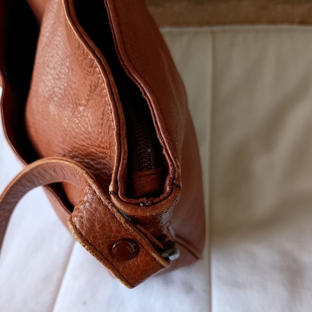 Vintage Beautiful Brown Leather Shoulder/Crossbody Bag - Picture 3 of 7
